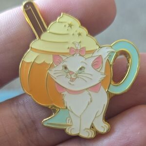 Loungefly Marie Pumpkin spice Latte Pin